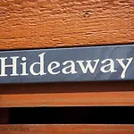 Hideaway בית נופש *